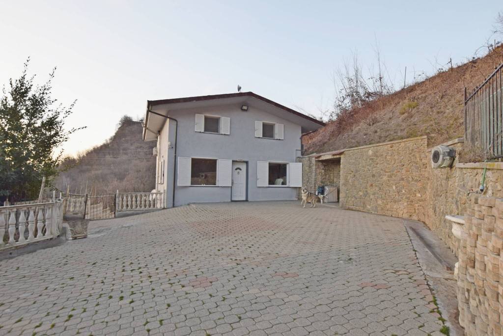Cortile interno - Casa indipendente strada Villarello, 33, Ceva - foto 2