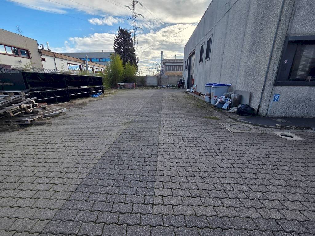 Cortile interno - Capannone via Giovanni Amendola, Signa - foto 2