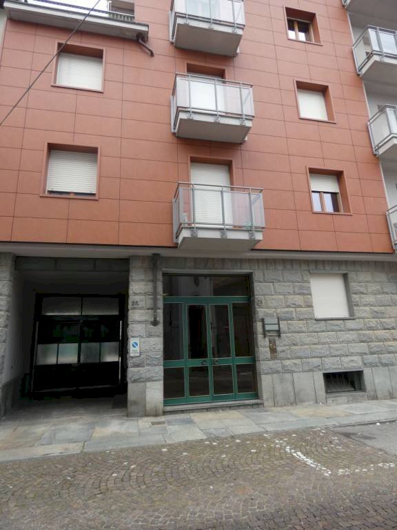 Facciata - Quadrilocale piazza Monsignor Luigi Grassi, Alba - foto 2