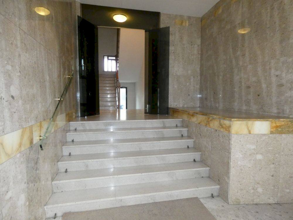 Interno palazzo - Quadrilocale piazza Monsignor Luigi Grassi, Alba - foto 3