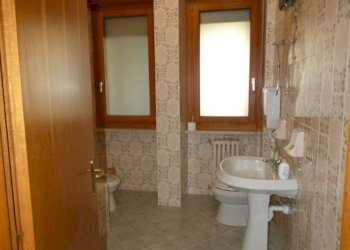 Bagno - Quadrilocale piazza Monsignor Luigi Grassi, Alba - foto 25