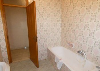 Bagno - Four-room apartment piazza Monsignor Luigi Grassi, Alba - photo 26