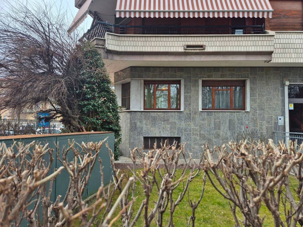 Facciata - Quadrilocale viale degli Angeli, Cuneo (zona Centro) - foto 1