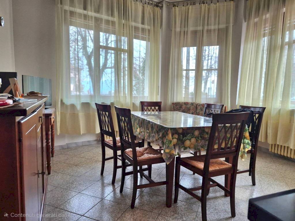 Salone - Quadrilocale viale degli Angeli, Cuneo (zona Centro) - foto 3