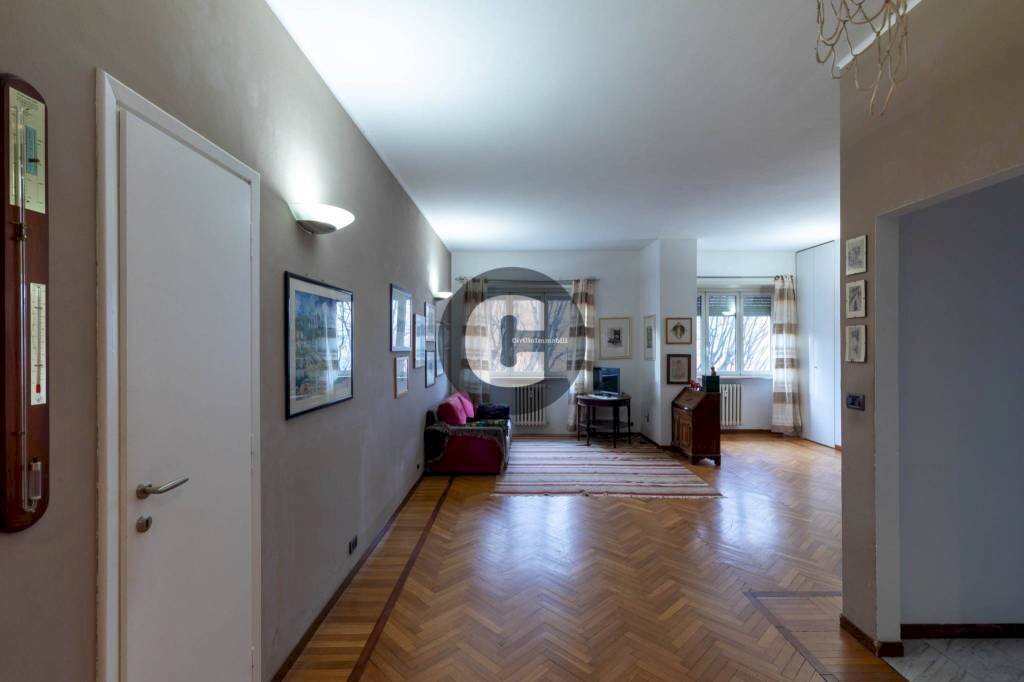 Corridoio - Appartamento piazza Enrico Toti, 15, Torino (zona Vanchiglietta) - foto 2