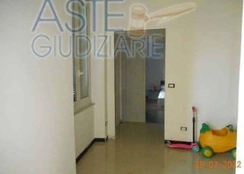 Ingresso - Appartamento all'asta via San Pier d'Arena, Genova (zona Sampierdarena) - foto 9