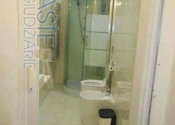 Bagno - Appartamento all'asta via San Pier d'Arena, Genova (zona Sampierdarena) - foto 10