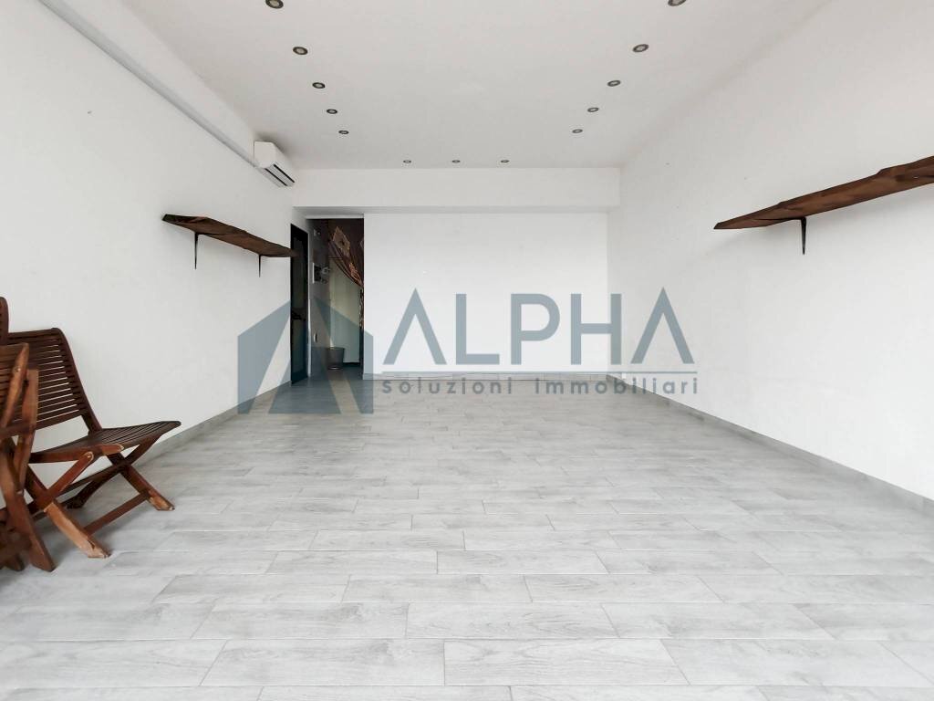 Interno non residenziale - Shop viale Porto Palos, Rimini - photo 2