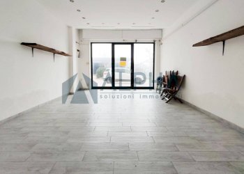 Interno non residenziale - Negozio viale Porto Palos, Rimini - foto 4