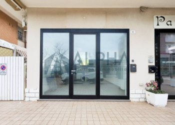 Ingresso - Negozio viale Porto Palos, Rimini - foto 9