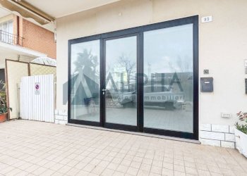 Facciata - Negozio viale Porto Palos, Rimini - foto 10