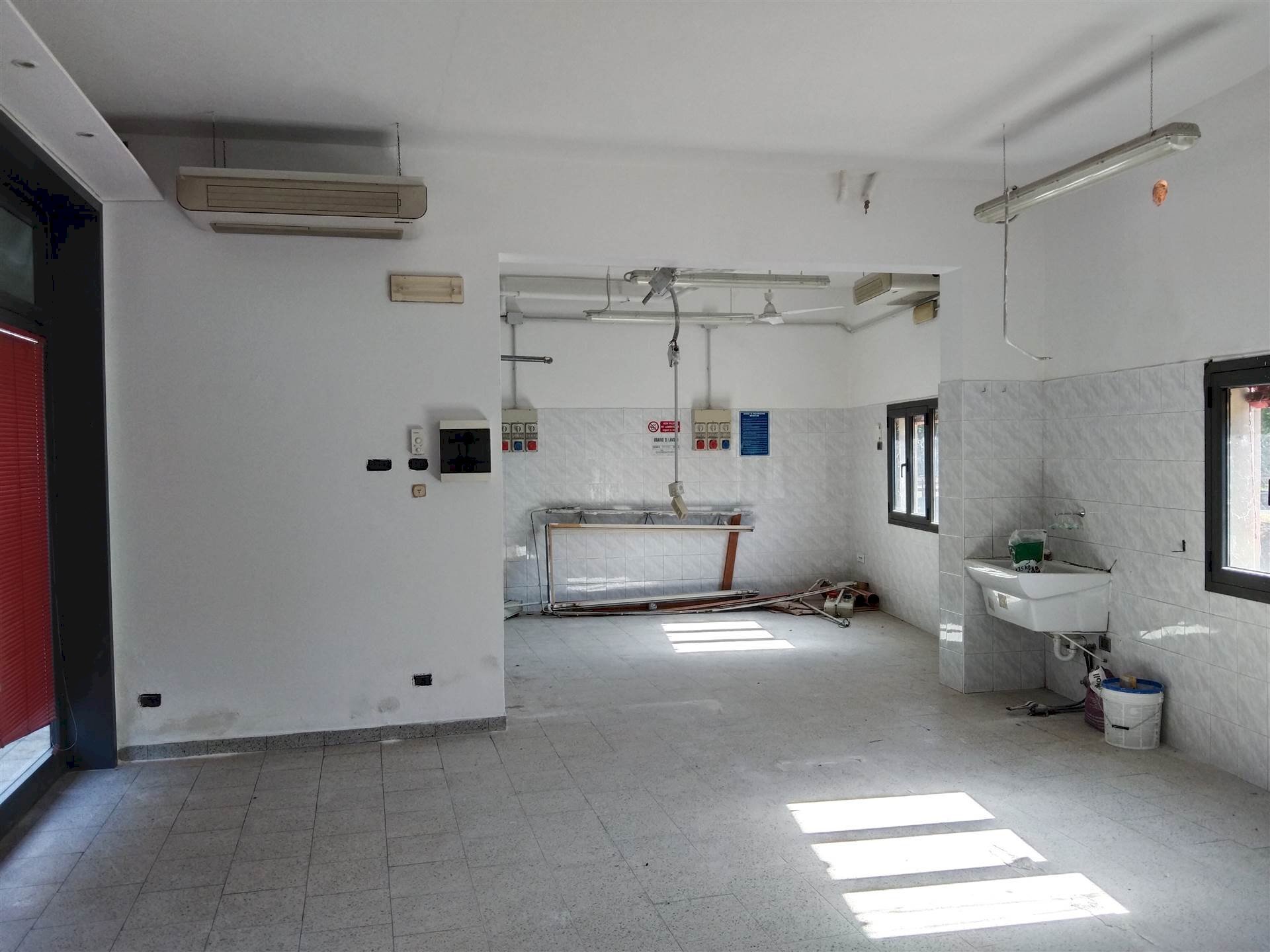 Negozio Via Sinistro Guerro 1, Castelvetro di Modena - foto 3