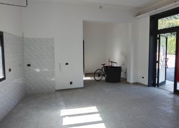 Negozio Via Sinistro Guerro 1, Castelvetro di Modena - foto 1