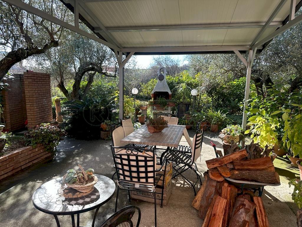 373735cc-c54d-4da1-b63f-46ad8ada4cb8.jpg - Villa Via Vittorio Bachelet, Catanzaro - foto 1