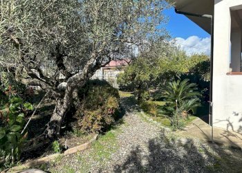 6bcd627d-5ae1-4ce3-a289-ced7d661a3c5.jpg - Villa Via Vittorio Bachelet, Catanzaro - foto 4