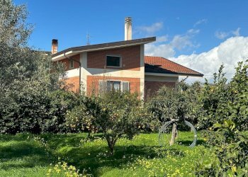 ef7e8a3b-a510-4f55-9bbb-7d478e5f466a.jpg - Villa Via Vittorio Bachelet, Catanzaro - foto 8