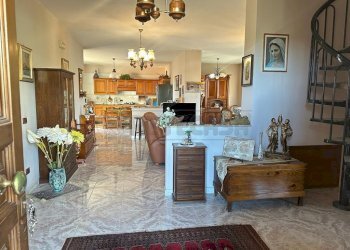 71ca0320-c5ea-464b-a730-1f26922899e5.jpg - Villa Via Vittorio Bachelet, Catanzaro - foto 10