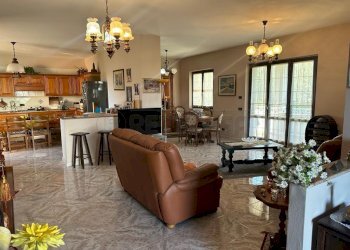 3a305fc1-91a5-4fe2-88de-da0d3d458e18.jpg - Villa Via Vittorio Bachelet, Catanzaro - foto 12