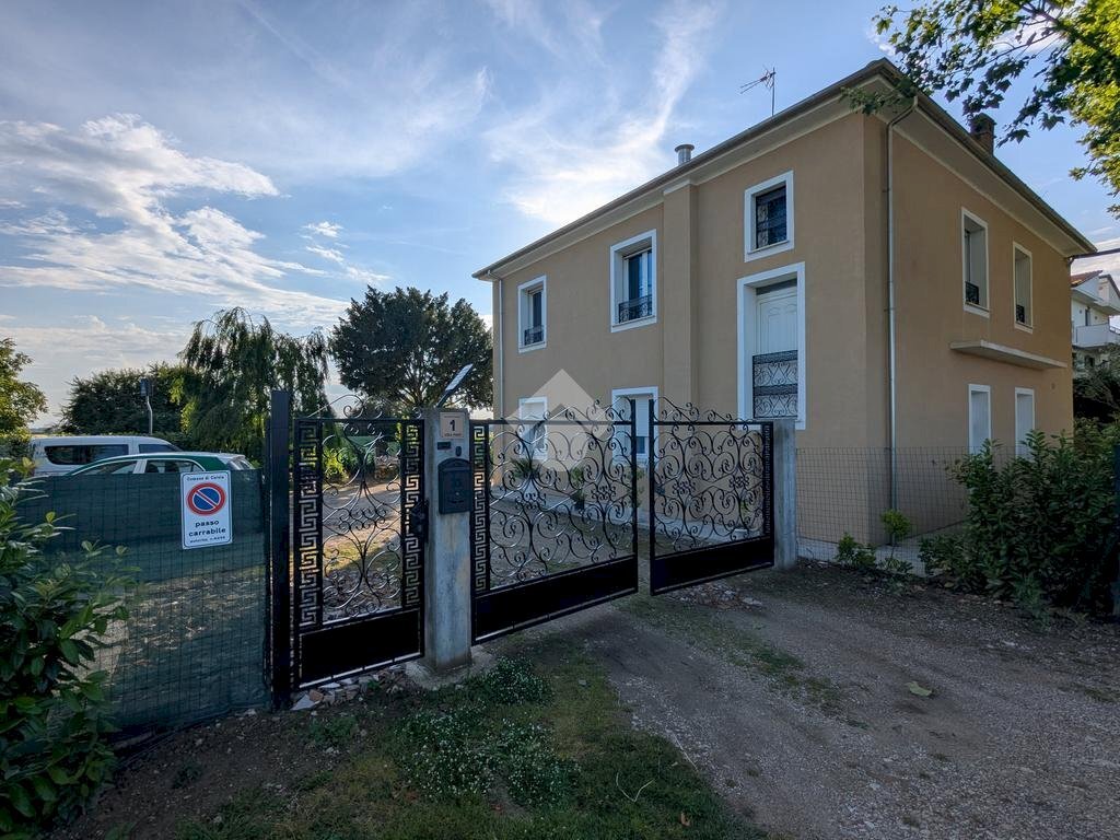 Villa Via Martiri Focaccia, Cervia - photo 1