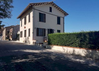 Facciata - Rustico Frazione Piticchio, Arcevia - foto 2