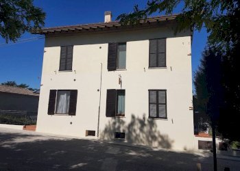 Facciata - Rustico Frazione Piticchio, Arcevia - foto 4