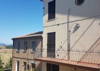 Facciata - Rustico Frazione Piticchio, Arcevia - foto 8