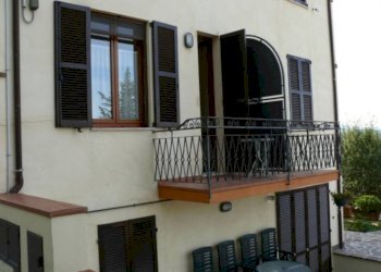 Facciata - Rustico Frazione Piticchio, Arcevia - foto 11