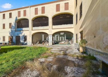 Cortile interno - Rustico Frazione Torcello, 139, Casale Monferrato - foto 5