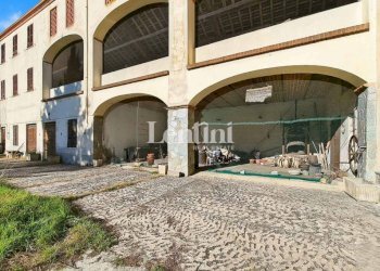Cortile interno - Rustico Frazione Torcello, 139, Casale Monferrato - foto 8