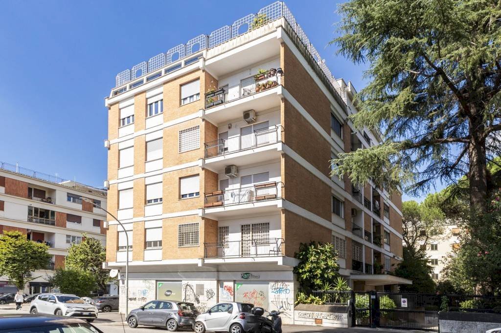 Facciata - Trilocale viale Africa, 50, Roma (zona EUR) - foto 2