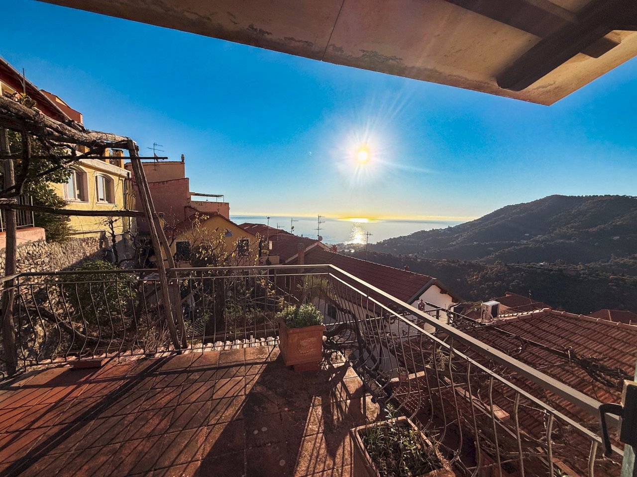 IMG_3889.jpg - Terratetto - Terracielo Via Leon Pancaldo, Alassio - foto 2