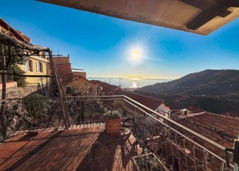 IMG_3889.jpg - Terratetto - Terracielo Via Leon Pancaldo, Alassio - foto 2