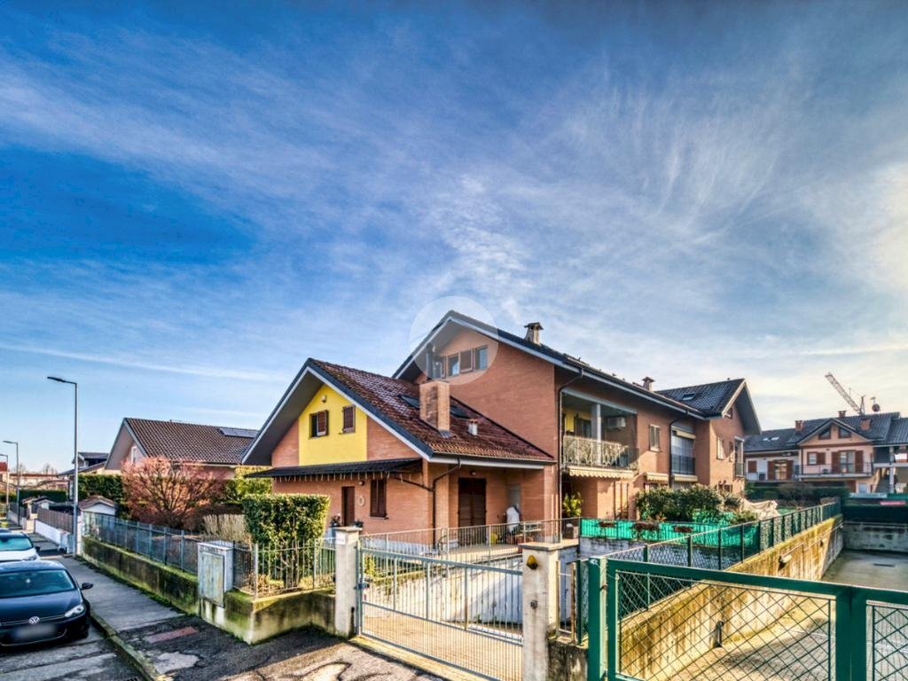 Four-room apartment Via ilaria alpi, Pianezza - photo 1