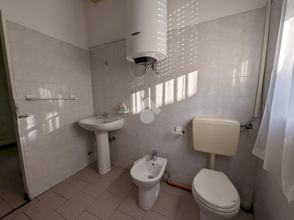 Negozio Piazza Della Repubblica, Castelfranco Emilia - foto 2