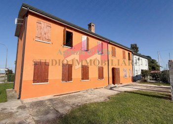 Foto 1 - Casa semi indipendente Via Cascina
 
16, Castelmassa - foto 1