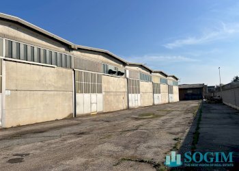 Foto 2 - Capannone via milano
 
50, Cerano - foto 2