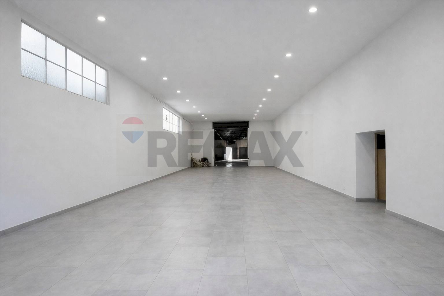 Stanza vuota - Locale Commerciale via Campanarello
 
24, Casavatore - foto 3