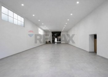 Stanza vuota - Locale Commerciale via Campanarello
 
24, Casavatore - foto 3