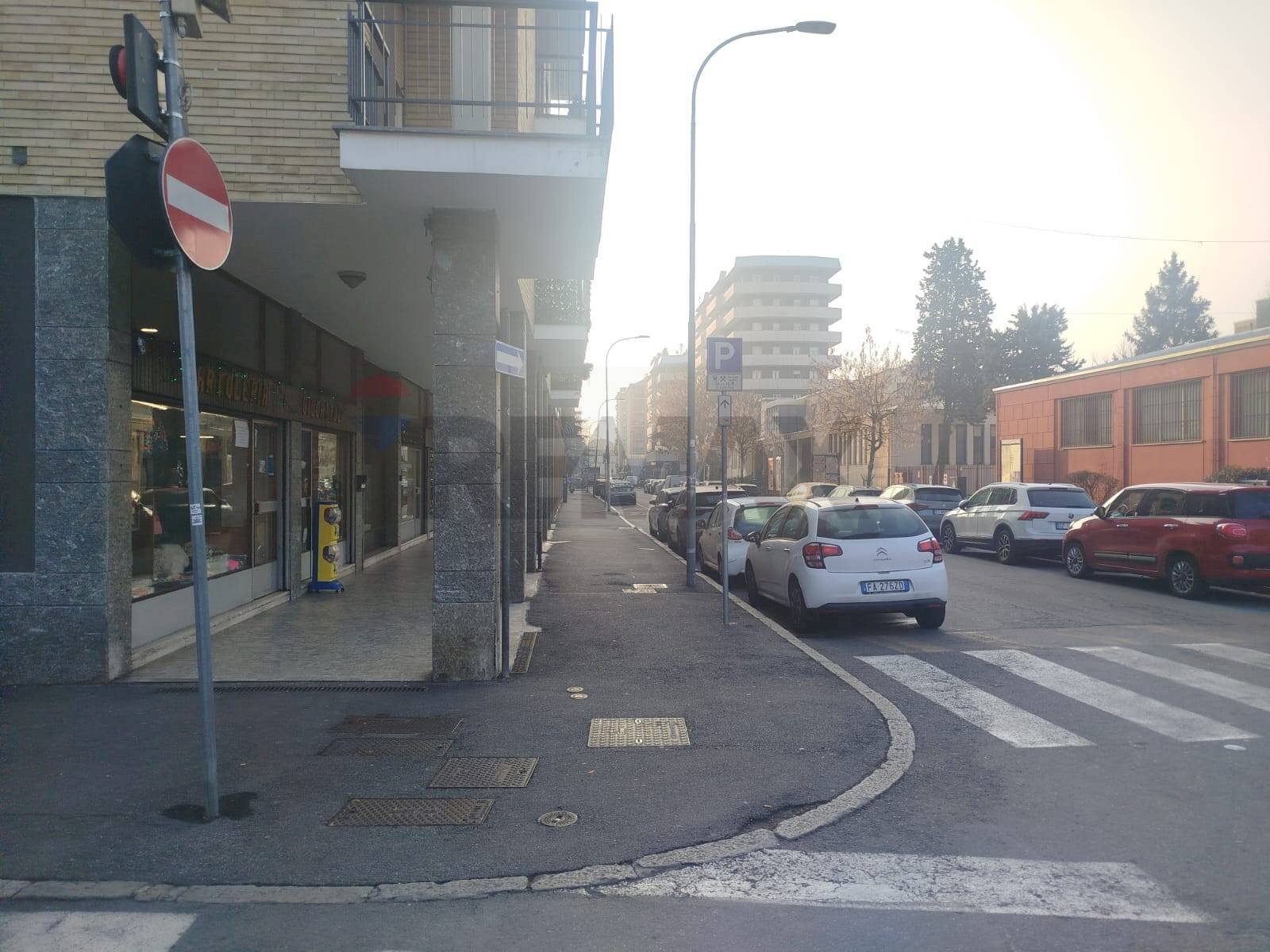 Edificio all\'aperto - Negozio Via Meda
 
23, Rho - foto 3