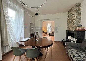 Sala da pranzo - Villa Via Fratelli Bertolla
 
73, Porto Ceresio - foto 6