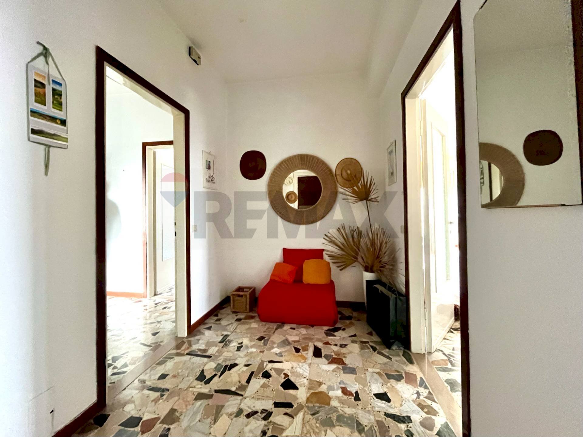 Hall / corridoio - Trilocale via IV novembre
 
533, Cavaria con Premezzo - foto 3