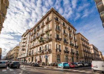 Edificio all\'aperto - Three-room apartment Via Mariano Stabile
 
105, Palermo - photo 1