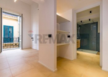 Living - Three-room apartment Via Mariano Stabile
 
105, Palermo - photo 4