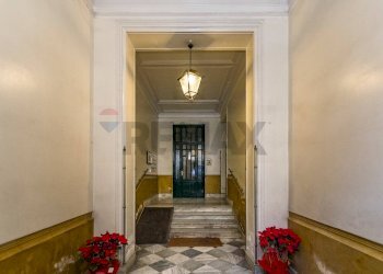 Hall / corridoio - Three-room apartment Via Mariano Stabile
 
105, Palermo - photo 20