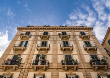 Edificio all\'aperto - Trilocale Via Mariano Stabile
 
105, Palermo - foto 34