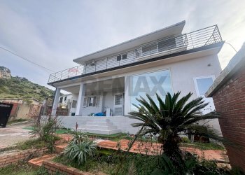 Casa all\'aperto - Villa Via Villaggio Ises
 
61, San Fratello - foto 1