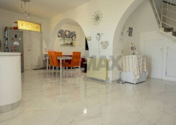 Sala da pranzo - Villa Via Villaggio Ises
 
61, San Fratello - foto 43