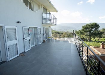 Balcone - Villa Via Villaggio Ises
 
61, San Fratello - foto 94