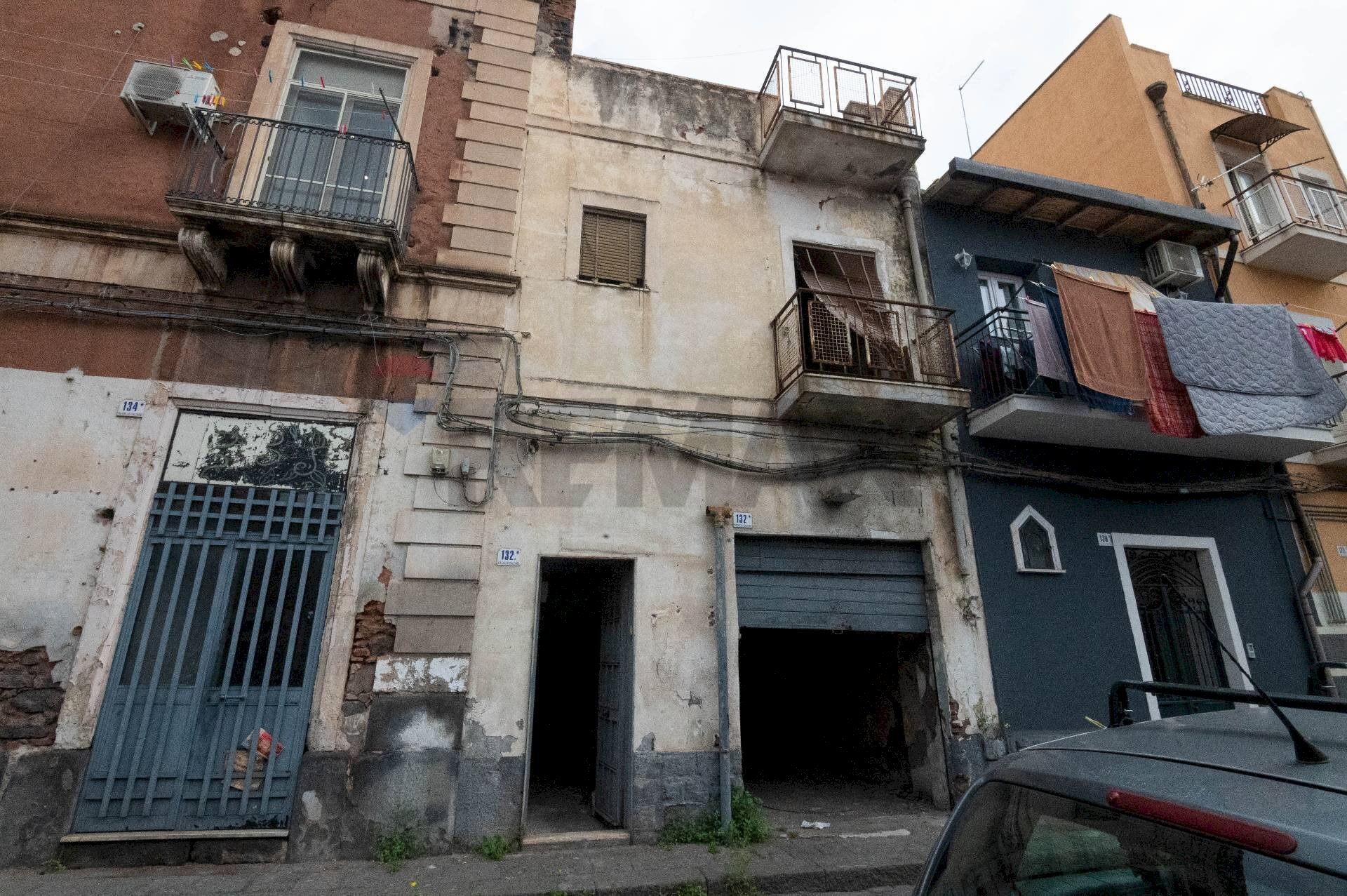 Edificio all\'aperto - Casa indipendente Via delle Calcare
 
132, Catania - foto 1