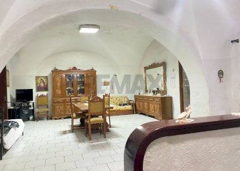 Sala da pranzo - Quadrilocale Via Bianchi
 
38, Catania - foto 4